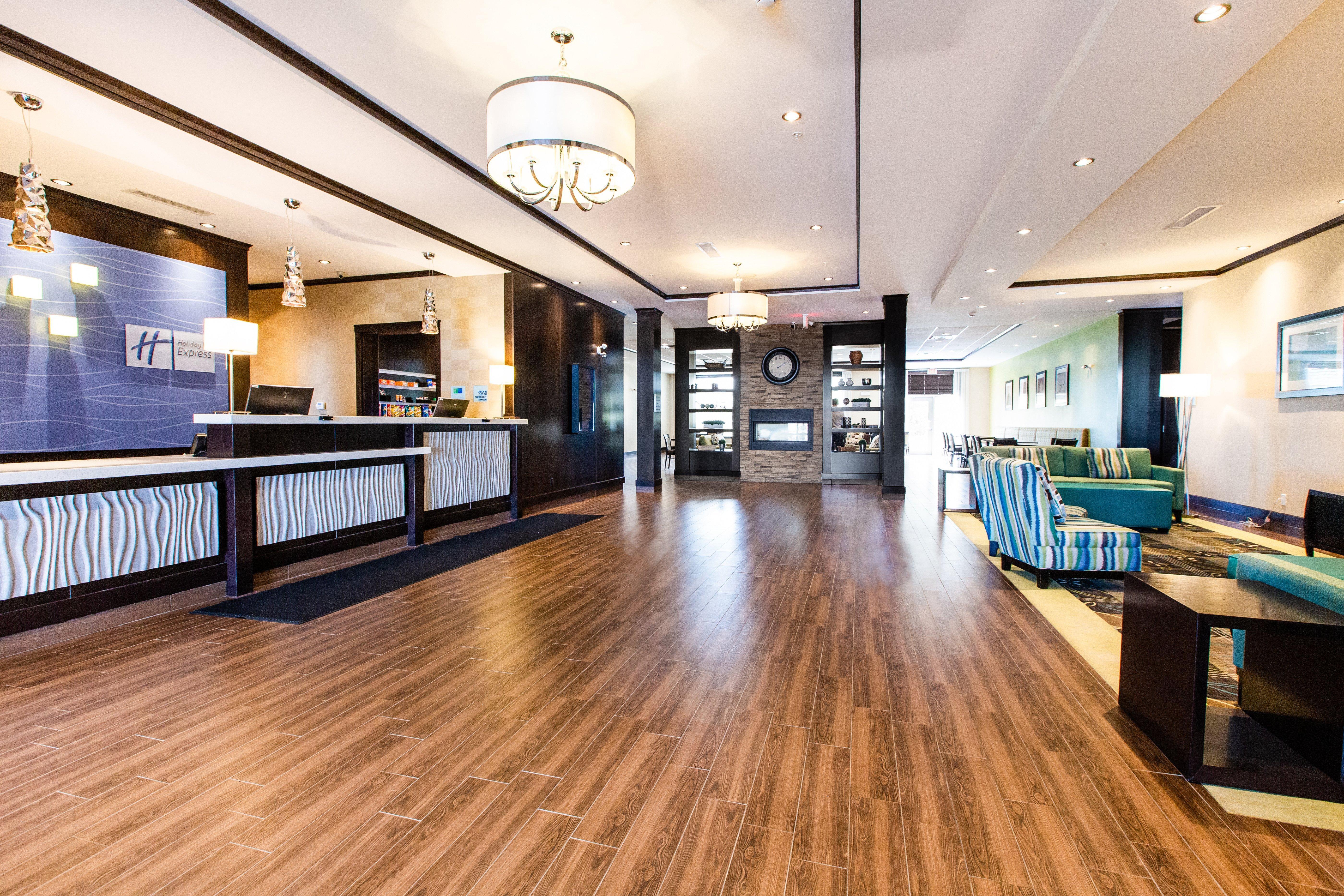 Express & - Stony Plain By Ihg Hotel 3*