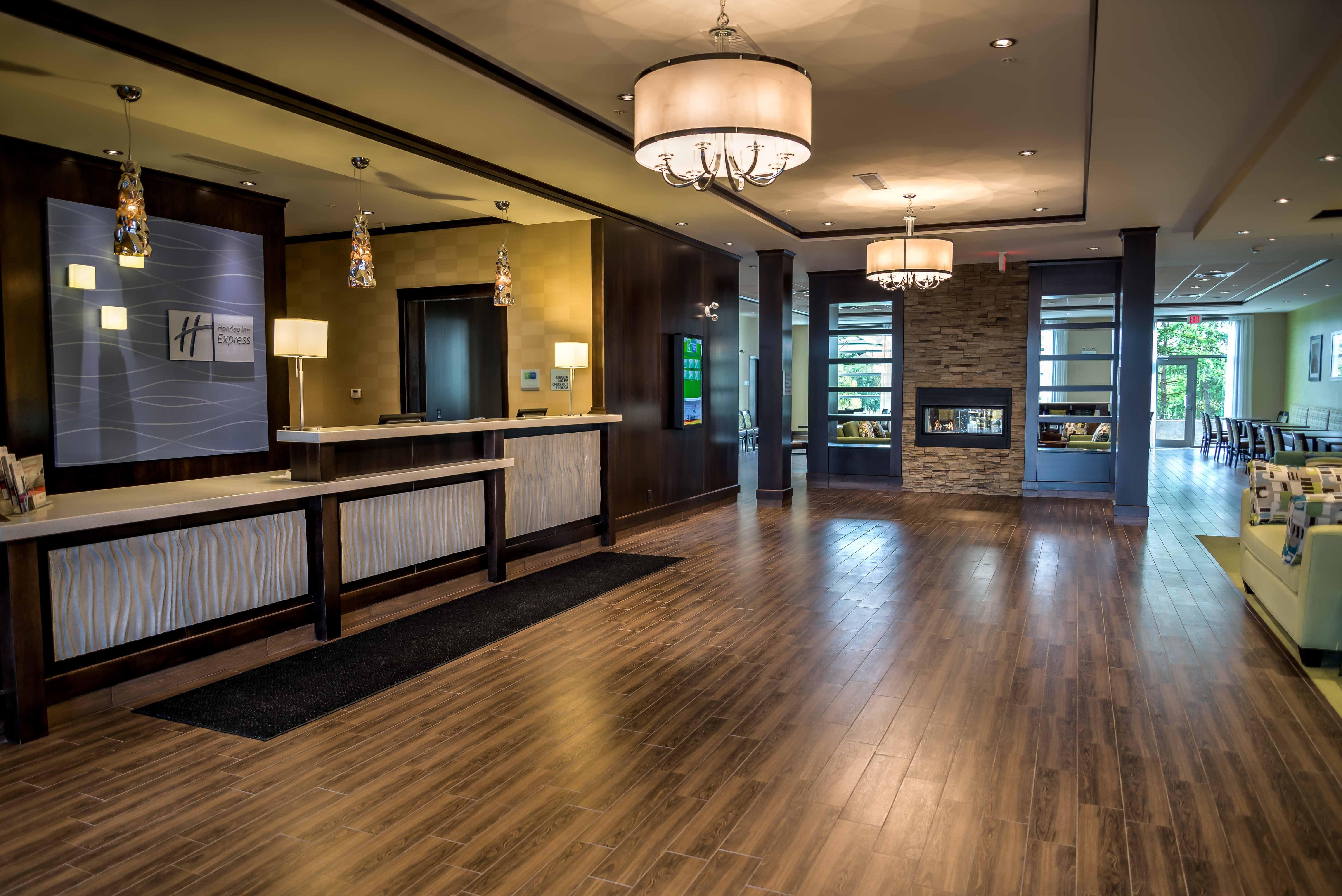 Express & - Stony Plain By Ihg 3*