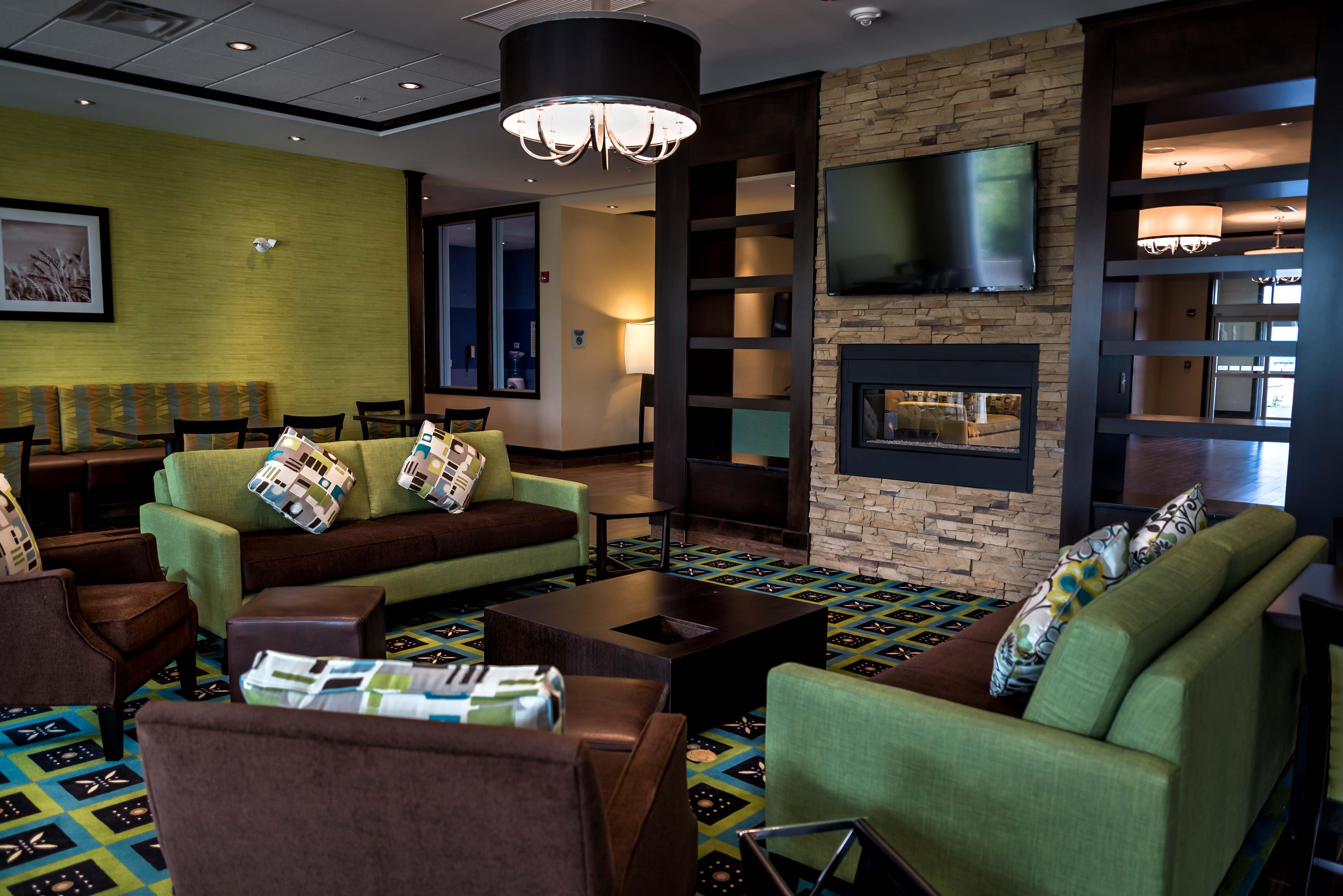 Express & - Stony Plain By Ihg Hotel 3*
