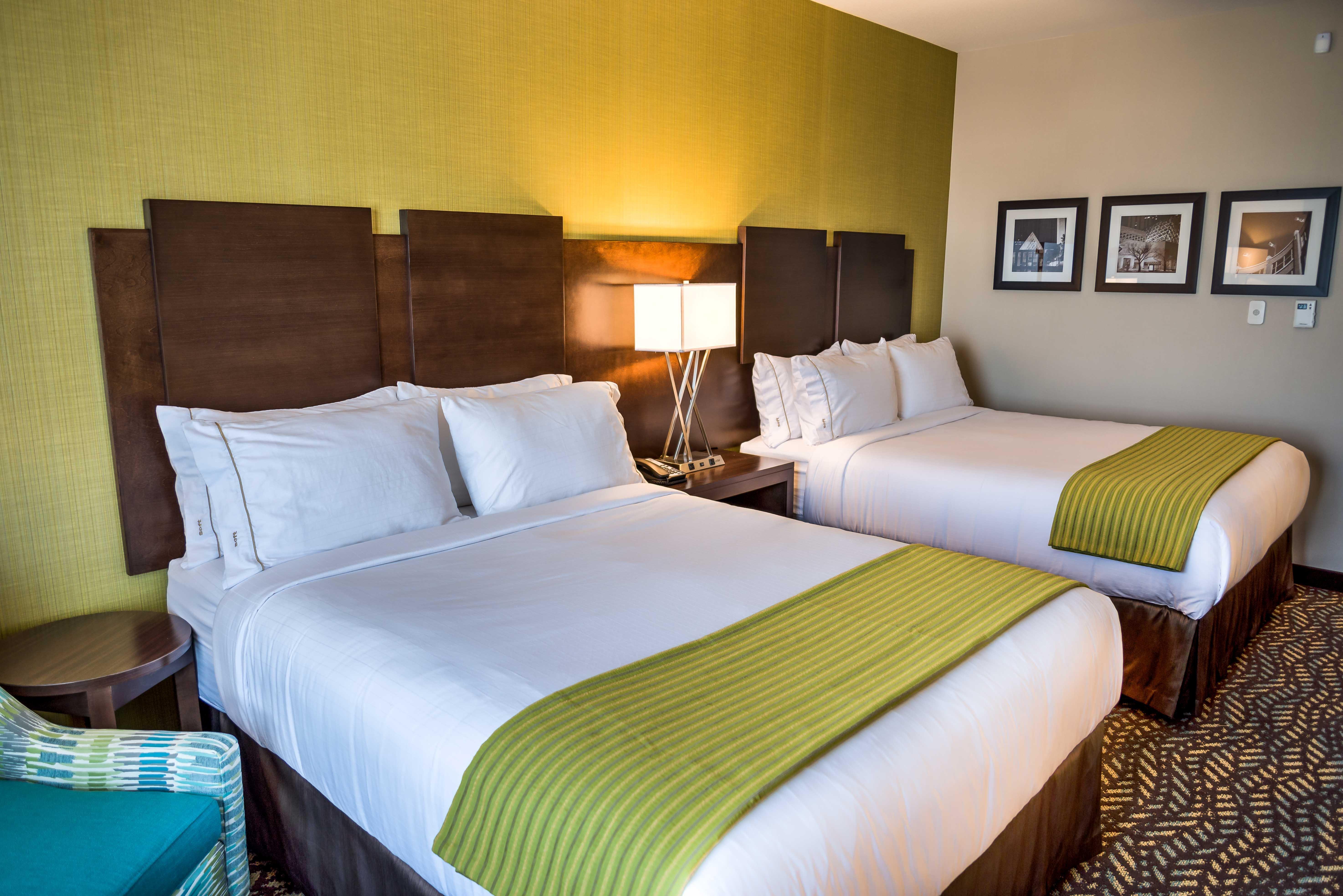 Express & - Stony Plain By Ihg Hotel 3*