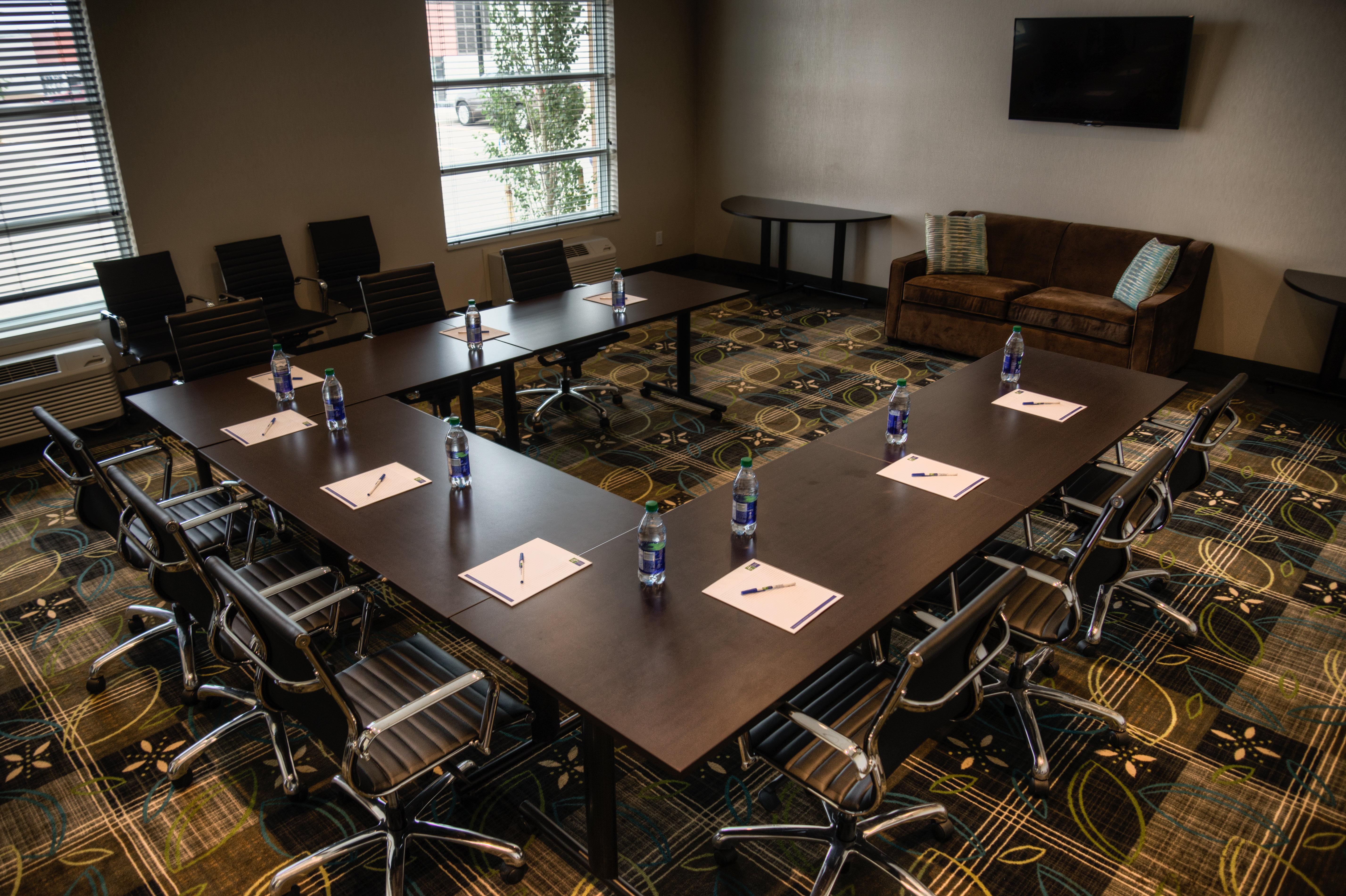 Express & - Stony Plain By Ihg Hotel 3*